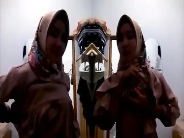 Bokep Indo Kasur Nyaman Suami Istri Crot poster