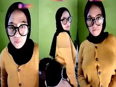 Bokep Indo Ukhti Nunjukin TT Karna Disawer poster