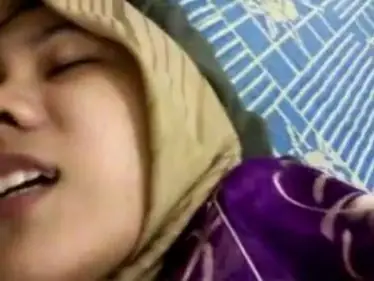 Kerudung Kuning Ngentot Kenikmatan Brutal Sampe Muncrat poster